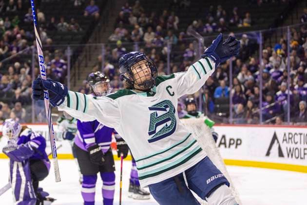 January 26, 2025, St. Paul, Minnesota, United States: Boston Fleet forward HILARY KNIGHT (21) celebrates in front of the crowd. The Minnesota Frost and the Boston Fleet faced off at the XCEL Energy Center in St. Paul Minnesota on January 26th 2025. The Minnesota Frost were victorious, winning by a score of 5-2. St. Paul United States - ZUMAt166 20250126_zsp_t166_014 Copyright: xMichaelxTurnerx