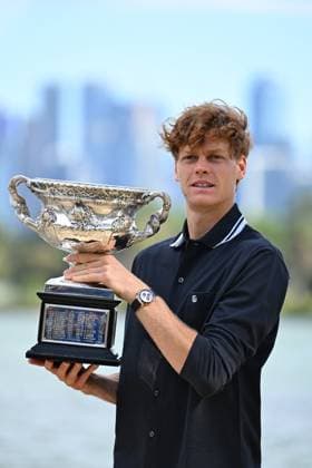 AUSTRALIAN OPEN MENS FINAL WINNER, Jannik Sinner celebrates his Australian Open men?s singles title win with a photoshoot at Albert Park Lake in Melbourne, Monday, January 27, 2025. Jannik Sinner is celebrating his second consecutive Australian Open men?s singles title. ( NO ARCHIVING, EDITORIAL USE ONLY, NO USE IN BOOKS WITHOUT CONSENT MELBOURNE VICTORIA AUSTRALIA  Copyright: xJAMESxROSSx 20250127122585383217