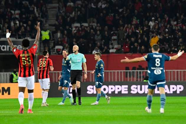 FOOTBALL : OGC Nice VS Olympique de Marseille - Ligue 1 McDonald s - 26 01 2025 L OGC Nice recoit l Olympique de Marseille Ã l Allianz Riviera dans le cadre de la 19e journÃ e de Ligue 1 McDonald s. Eric Wattelier, arbitre principal de la rencontre. NiceFrance  Copyright: xWilliamxCannarellax