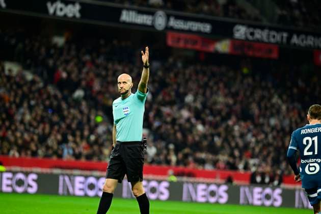 FOOTBALL : OGC Nice VS Olympique de Marseille - Ligue 1 McDonald s - 26 01 2025 L OGC Nice recoit l Olympique de Marseille Ã l Allianz Riviera dans le cadre de la 19e journÃ e de Ligue 1 McDonald s. Eric Wattelier, arbitre principal de la rencontre. NiceFrance  Copyright: xWilliamxCannarellax