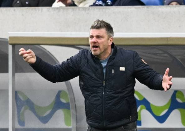 26.01.2025, xsltx, Fussball 2.Bundesliga, SV Darmstadt 98 - SC Paderborn 07 emspor, v.l. Lukas Kwasniok (Cheftrainer SC Paderborn 07) (DFL DFB REGULATIONS PROHIBIT ANY USE OF PHOTOGRAPHS as IMAGE SEQUENCES and or QUASI-VIDEO)