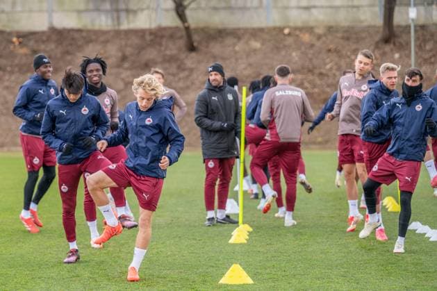 SOCCER - UEFA CL, RBS vs Atletico SALZBURG,AUSTRIA,28.JAN.25 - SOCCER - UEFA Champions League, Red Bull Salzburg vs Atletico Madrid, preview, training RBS. Image shows the team of RBS.  GEPAxpictures xWolfgangxKofler