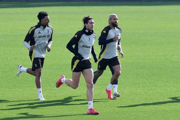 Renato Veiga,Dusan Vlahovic and Douglas Luiz of Juventus FC during Champions League 2024 2025 training at JTC Continassa on January 28, 2025 in Turin, Italy - ph Giuliano Marchisciano  Copyright: xGiulianoxMarchisciano IPAxSportx xipa-agency.netx xx IPA_53393931 IPA_Agency_IPA53393931