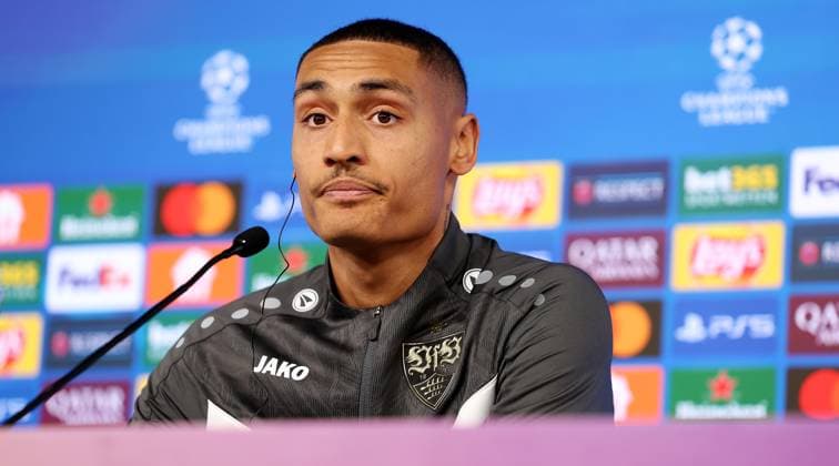 28.01.2025 Stuttgart , Champions League Fußball VfB Stuttgart vs. Paris St. Germain, VfB Stuttgart PK, Enzo Millot Gemäß den Vorgaben der DFL Deutschen Fuï¬‚ball Liga ist es untersagt, in dem Stadion und oder vom Spiel angefertigte Fotoaufnahmen in Form von Sequenzbildern und oder videoähnlichen Fotostrecken zu verwerten bzw. verwerten zu lassen.