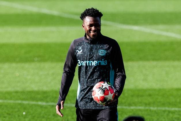 UEFA Champions League: Training Bayer 04 Leverkusen, 28.01.2025 Edmond Tapsoba (Bayer 04 Leverkusen, 12) lachend, lacht UEFA Champions League: Training Bayer 04 Leverkusen vor dem Spiel gegen Sparta Prag; Ulrich-Haberland-Stadion, Leverkusen am 28.01.2025 Copyright: xBEAUTIFULxSPORTS Wunderlx