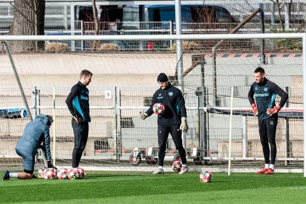 UEFA Champions League: Training Bayer 04 Leverkusen, 28.01.2025 Lukas Hradecky (Bayer 04 Leverkusen, 1), Niklas Lomb (Bayer 04 Leverkusen, 36), Matej Kovar (Bayer 04 Leverkusen, 17) UEFA Champions League: Training Bayer 04 Leverkusen vor dem Spiel gegen Sparta Prag; Ulrich-Haberland-Stadion, Leverkusen am 28.01.2025 Copyright: xBEAUTIFULxSPORTS Wunderlx