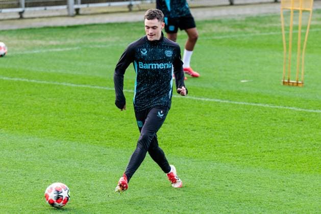 UEFA Champions League: Training Bayer 04 Leverkusen, 28.01.2025 Florian Wirtz (Bayer 04 Leverkusen, 10) am Ball UEFA Champions League: Training Bayer 04 Leverkusen vor dem Spiel gegen Sparta Prag; Ulrich-Haberland-Stadion, Leverkusen am 28.01.2025 Copyright: xBEAUTIFULxSPORTS Wunderlx
