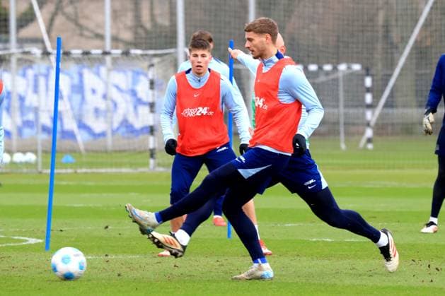 Sport Bilder des Tages DEU, DFL, 2. FBL Hertha BSC, Training, 28.01.2025, Sportforum, Berlin, DEU, DFL, 2. FBL Hertha BSC, Training, im Bild Marton Dardai (Hertha BSC Berlin 31), Gustav Christensen (Hertha BSC Berlin 26) DFL - regulations prohibit any use of Photographs as image sequences and or quasi-video Foto: Juergen Engler nordphoto GmbH