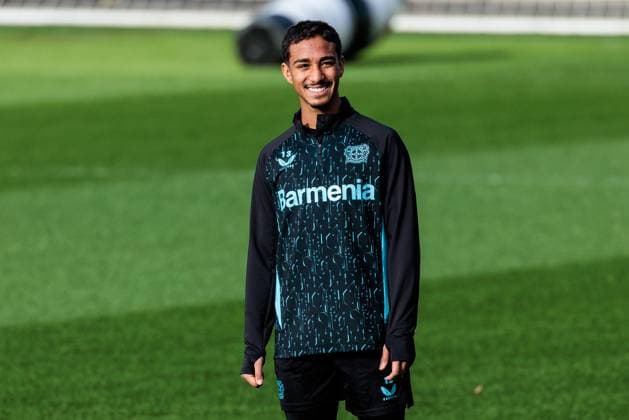 UEFA Champions League: Training Bayer 04 Leverkusen, 28.01.2025 Arthur (Bayer 04 Leverkusen, 13) lachend, lacht UEFA Champions League: Training Bayer 04 Leverkusen vor dem Spiel gegen Sparta Prag; Ulrich-Haberland-Stadion, Leverkusen am 28.01.2025 Copyright: xBEAUTIFULxSPORTS Wunderlx
