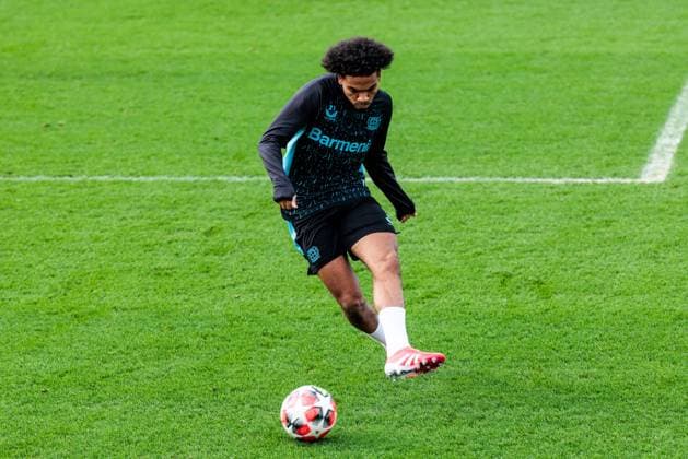 UEFA Champions League: Training Bayer 04 Leverkusen, 28.01.2025 Amine Adli (Bayer 04 Leverkusen, 21) am Ball UEFA Champions League: Training Bayer 04 Leverkusen vor dem Spiel gegen Sparta Prag; Ulrich-Haberland-Stadion, Leverkusen am 28.01.2025 Copyright: xBEAUTIFULxSPORTS Wunderlx