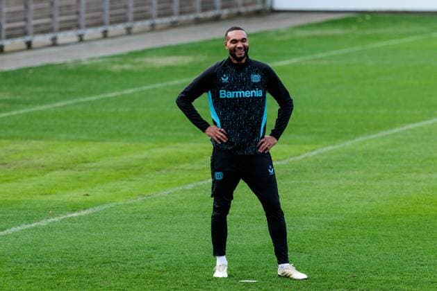UEFA Champions League: Training Bayer 04 Leverkusen, 28.01.2025 Jonathan Tah (Bayer 04 Leverkusen, 4) lachend, lacht UEFA Champions League: Training Bayer 04 Leverkusen vor dem Spiel gegen Sparta Prag; Ulrich-Haberland-Stadion, Leverkusen am 28.01.2025 Copyright: xBEAUTIFULxSPORTS Wunderlx