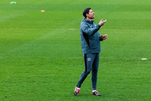 UEFA Champions League: Training Bayer 04 Leverkusen, 28.01.2025 Xabi Alonso (Cheftrainer Bayer 04 Leverkusen) gestikuliert UEFA Champions League: Training Bayer 04 Leverkusen vor dem Spiel gegen Sparta Prag; Ulrich-Haberland-Stadion, Leverkusen am 28.01.2025 Copyright: xBEAUTIFULxSPORTS Wunderlx