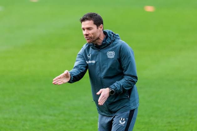 UEFA Champions League: Training Bayer 04 Leverkusen, 28.01.2025 Xabi Alonso (Cheftrainer Bayer 04 Leverkusen) gestikuliert UEFA Champions League: Training Bayer 04 Leverkusen vor dem Spiel gegen Sparta Prag; Ulrich-Haberland-Stadion, Leverkusen am 28.01.2025 Copyright: xBEAUTIFULxSPORTS Wunderlx