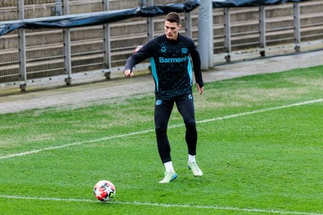 UEFA Champions League: Training Bayer 04 Leverkusen, 28.01.2025 Patrick Schick (Bayer 04 Leverkusen, 14) am Ball UEFA Champions League: Training Bayer 04 Leverkusen vor dem Spiel gegen Sparta Prag; Ulrich-Haberland-Stadion, Leverkusen am 28.01.2025 Copyright: xBEAUTIFULxSPORTS Wunderlx
