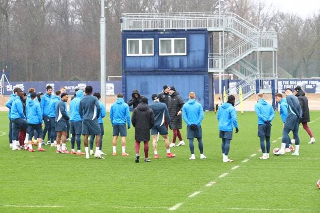 RB Leipzig - Training Champions League Leipzig, 28.01.2025, RBL Trainingszentrum, UEFA Champions League, RB LEIPZIG Abschlusstraining vorm morgigen Spiel bei Sturm Graz , Im Bild: Teamkreis um Trainer Marco Rose , Nur zur redaktionellen Nutzung. Editorial use only. ,