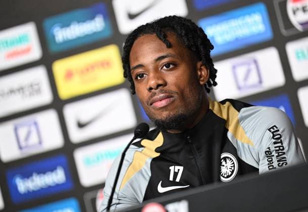 28.01.2025, xjhx, Fussball 1.Bundesliga, Eintracht Frankfurt - Pressekonferenz Elye Wahi v.l. Elye Wahi (Eintracht Frankfurt) (DFL DFB REGULATIONS PROHIBIT ANY USE OF PHOTOGRAPHS as IMAGE SEQUENCES and or QUASI-VIDEO) Frankfurt am Main
