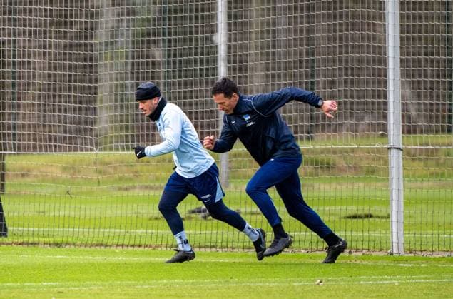 Fußball, Herren, Saison 2024 2025, 2. Bundesliga, Hertha BSC, Training, v. l. Diego Demme (Hertha BSC), Athletik-Trainer Henrik Kuchno (Hertha), 28.01. 2025, Copyright: xMatthiasxKochx