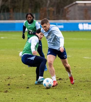 Fußball, Herren, Saison 2024 2025, 2. Bundesliga, Hertha BSC, Training, v. l. Ibrahim Maza (Hertha BSC), Jonjoe Kenny (Hertha BSC), 28.01. 2025,