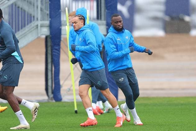 RB Leipzig - Training Champions League Leipzig, 28.01.2025, RBL Trainingszentrum, UEFA Champions League, RB LEIPZIG Abschlusstraining vorm morgigen Spiel bei Sturm Graz , Im Bild: Lois Openda und Lutsharel Geertruida , Nur zur redaktionellen Nutzung. Editorial use only. ,