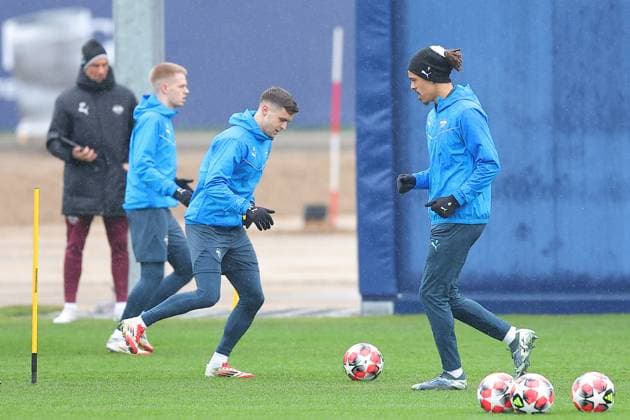 RB Leipzig - Training Champions League Leipzig, 28.01.2025, RBL Trainingszentrum, UEFA Champions League, RB LEIPZIG Abschlusstraining vorm morgigen Spiel bei Sturm Graz , Im Bild v.l.: Christoph Baumgartner und Yussuf Yurary Poulsen , Nur zur redaktionellen Nutzung. Editorial use only. ,