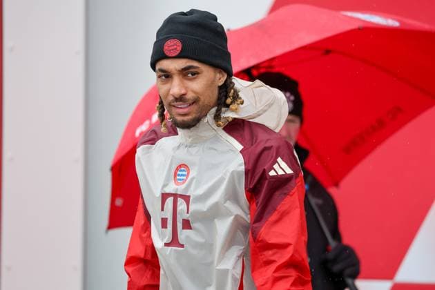 Sacha Boey (FC Bayern Muenchen, 23) auf dem Weg aus der Kabine auf den Trainingsplatz, GER, Abschlusstraining, FC Bayern Muenchen, Fussball, UEFA Champions League, 8. Spieltag, Saison 2024 2025, 28.01.2025, GER, Abschlusstraining, FC Bayern Muenchen, Fussball, UEFA Champions League, 8. Spieltag, Saison 2024 2025, 28.01.2025 Muenchen Copyright: xEibner-Pressefoto JennixMaulx EP_JML
