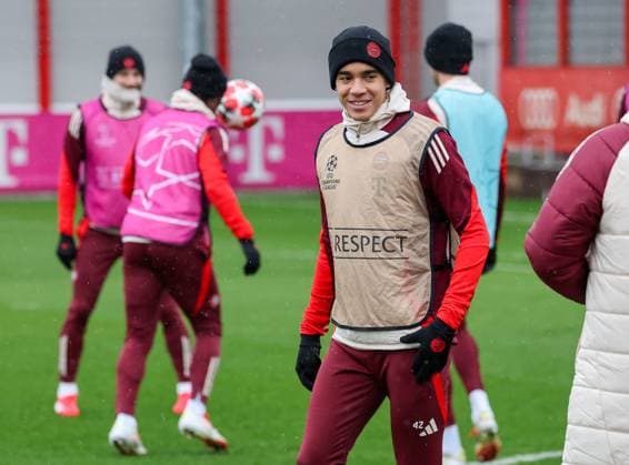 Jamal Musiala (FC Bayern Muenchen, 42) lachend beim Training, GER, Abschlusstraining, FC Bayern Muenchen, Fussball, UEFA Champions League, 8. Spieltag, Saison 2024 2025, 28.01.2025, GER, Abschlusstraining, FC Bayern Muenchen, Fussball, UEFA Champions League, 8. Spieltag, Saison 2024 2025, 28.01.2025 Muenchen Copyright: xEibner-Pressefoto JennixMaulx EP_JML