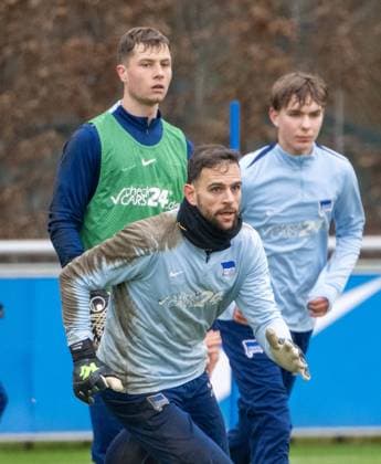 Fußball, Herren, Saison 2024 2025, 2. Bundesliga, Hertha BSC, Training, v. l. Torwart Tjark Ernst (Hertha BSC), Torwart Marius Gersbeck (Hertha BSC), 28.01. 2025,