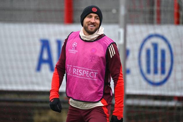 Harry KANE (Bayern Muenchen) lacht,lachen,lachend,optimistisch,gutgelaunt, Aktion,Einzelbild,angeschnittenes Einzelmotiv,Halbfigur,halbe Figur. Abschlusstraining,Training . Fussball Champions League Ligaphase, FC Bayern Muenchen - SK Slovan Bratislava am 29.01.2025 , A L L I A N Z A R E N A.