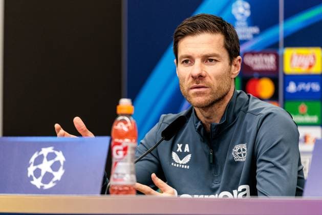 UEFA Champions League: Pressekonferenz Bayer 04 Leverkusen, 28.01.2025 Xabi Alonso (Cheftrainer Bayer 04 Leverkusen) gestikuliert während der Pressekonferenz UEFA Champions League: Pressekonferenz Bayer 04 Leverkusen vor dem Spiel gegen Sparta Prag; BayArena, Leverkusen am 28.01.2025 Copyright: xBEAUTIFULxSPORTS Wunderlx