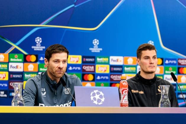 UEFA Champions League: Pressekonferenz Bayer 04 Leverkusen, 28.01.2025 Xabi Alonso (Cheftrainer Bayer 04 Leverkusen), Patrick Schick (Bayer 04 Leverkusen, 14) während der Pressekonferenz UEFA Champions League: Pressekonferenz Bayer 04 Leverkusen vor dem Spiel gegen Sparta Prag; BayArena, Leverkusen am 28.01.2025 Copyright: xBEAUTIFULxSPORTS Wunderlx