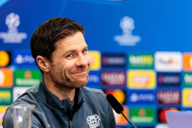 UEFA Champions League: Pressekonferenz Bayer 04 Leverkusen, 28.01.2025 Xabi Alonso (Cheftrainer Bayer 04 Leverkusen) lächelt während der Pressekonferenz UEFA Champions League: Pressekonferenz Bayer 04 Leverkusen vor dem Spiel gegen Sparta Prag; BayArena, Leverkusen am 28.01.2025 Copyright: xBEAUTIFULxSPORTS Wunderlx