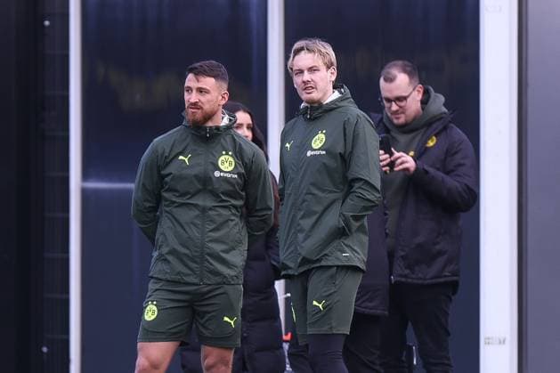 28.01.2025, Abschlusstraining zum UEFA Champions League Spiel zwischen Borussia Dortmund und Shakhtar Donetsk, v. l. Salih Özcan (Borussia Dortmund), Julian Brandt (Borussia Dortmund), Dortmund Trainingsgelände Borussia Dortmund NRW Deutschland xRHR-FOTO DEx Copyright: DennisxEwert RHR-FOTOx RHR-FOTO DE