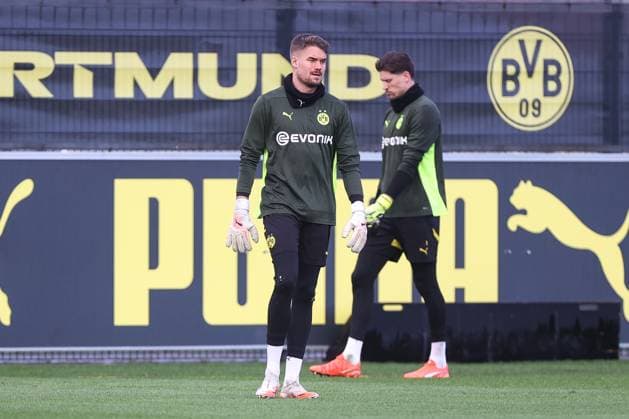 28.01.2025, Abschlusstraining zum UEFA Champions League Spiel zwischen Borussia Dortmund und Shakhtar Donetsk, v. l. Torwart Alexander Meyer (Borussia Dortmund), Torwart Gregor Kobel (Borussia Dortmund), Dortmund Trainingsgelände Borussia Dortmund NRW Deutschland xRHR-FOTO DEx Copyright: DennisxEwert RHR-FOTOx RHR-FOTO DE