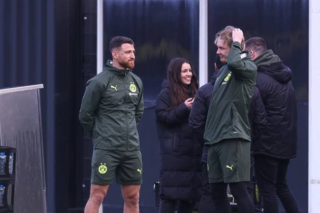 28.01.2025, Abschlusstraining zum UEFA Champions League Spiel zwischen Borussia Dortmund und Shakhtar Donetsk, v. l. Salih Özcan (Borussia Dortmund), Julian Brandt (Borussia Dortmund), Dortmund Trainingsgelände Borussia Dortmund NRW Deutschland xRHR-FOTO DEx Copyright: DennisxEwert RHR-FOTOx RHR-FOTO DE