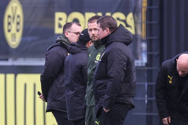 28.01.2025, Abschlusstraining zum UEFA Champions League Spiel zwischen Borussia Dortmund und Shakhtar Donetsk, v. l. Waldemar Anton (Borussia Dortmund) spricht mit Cheftrainer Mike Tullberg (Borussia Dortmund), Dortmund Trainingsgelände Borussia Dortmund NRW Deutschland xRHR-FOTO DEx Copyright: DennisxEwert RHR-FOTOx RHR-FOTO DE