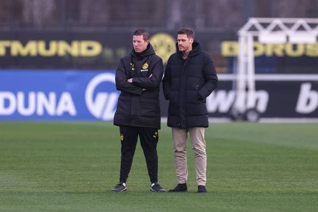 28.01.2025, Abschlusstraining zum UEFA Champions League Spiel zwischen Borussia Dortmund und Shakhtar Donetsk, v. l. Cheftrainer Mike Tullberg (Borussia Dortmund), Sportdirektor Sebastian Kehl (Borussia Dortmund), Dortmund Trainingsgelände Borussia Dortmund NRW Deutschland xRHR-FOTO DEx Copyright: DennisxEwert RHR-FOTOx RHR-FOTO DE