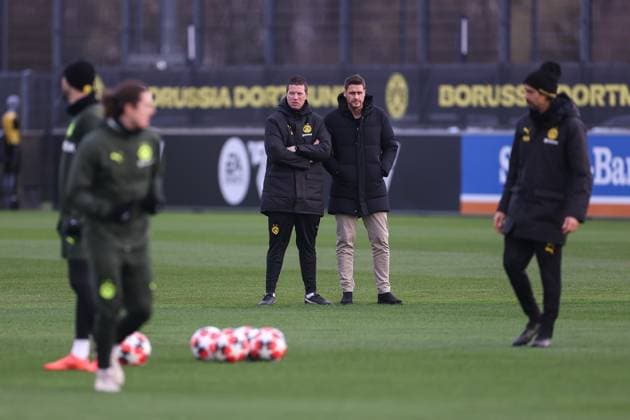 28.01.2025, Abschlusstraining zum UEFA Champions League Spiel zwischen Borussia Dortmund und Shakhtar Donetsk, v. l. Cheftrainer Mike Tullberg (Borussia Dortmund), Sportdirektor Sebastian Kehl (Borussia Dortmund) beobachten die Einheit, Dortmund Trainingsgelände Borussia Dortmund NRW Deutschland xRHR-FOTO DEx Copyright: DennisxEwert RHR-FOTOx RHR-FOTO DE