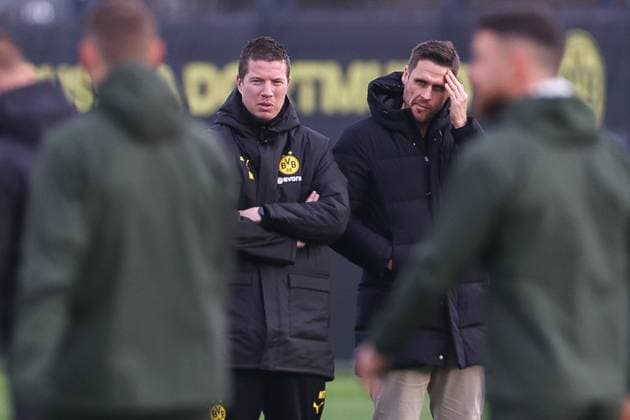 28.01.2025, Abschlusstraining zum UEFA Champions League Spiel zwischen Borussia Dortmund und Shakhtar Donetsk, v. l. Cheftrainer Mike Tullberg (Borussia Dortmund), Sportdirektor Sebastian Kehl (Borussia Dortmund) beobachten die Trainingseinheit, Dortmund Trainingsgelände Borussia Dortmund NRW Deutschland xRHR-FOTO DEx Copyright: DennisxEwert RHR-FOTOx RHR-FOTO DE