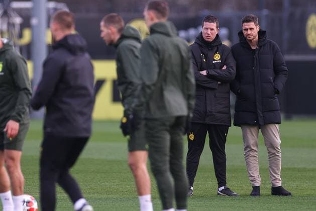 28.01.2025, Abschlusstraining zum UEFA Champions League Spiel zwischen Borussia Dortmund und Shakhtar Donetsk, v. l. Cheftrainer Mike Tullberg (Borussia Dortmund), Sportdirektor Sebastian Kehl (Borussia Dortmund) beobachten die Einheit, Dortmund Trainingsgelände Borussia Dortmund NRW Deutschland xRHR-FOTO DEx Copyright: DennisxEwert RHR-FOTOx RHR-FOTO DE