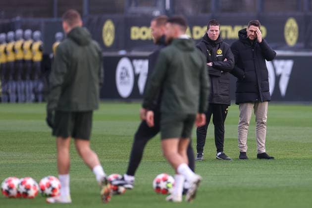 28.01.2025, Abschlusstraining zum UEFA Champions League Spiel zwischen Borussia Dortmund und Shakhtar Donetsk, v. l. Cheftrainer Mike Tullberg (Borussia Dortmund), Sportdirektor Sebastian Kehl (Borussia Dortmund) beobachten die Trainingseinheit, Dortmund Trainingsgelände Borussia Dortmund NRW Deutschland xRHR-FOTO DEx Copyright: DennisxEwert RHR-FOTOx RHR-FOTO DE