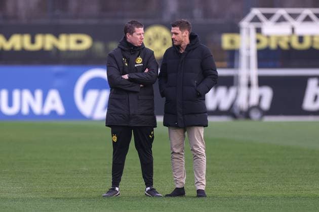 28.01.2025, Abschlusstraining zum UEFA Champions League Spiel zwischen Borussia Dortmund und Shakhtar Donetsk, v. l. Cheftrainer Mike Tullberg (Borussia Dortmund), Sportdirektor Sebastian Kehl (Borussia Dortmund), Dortmund Trainingsgelände Borussia Dortmund NRW Deutschland xRHR-FOTO DEx Copyright: DennisxEwert RHR-FOTOx RHR-FOTO DE