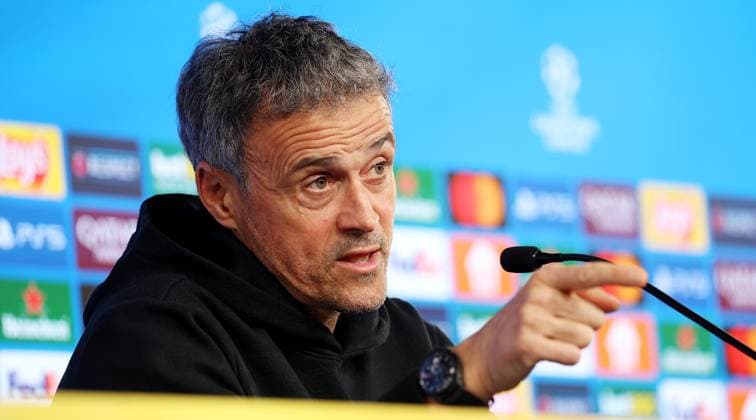 28.01.2025 Stuttgart , Champions League Fußball VfB Stuttgart vs. Paris St. Germain, Paris St. Germain PK, Trainer Luis Enrique Gemäß den Vorgaben der DFL Deutschen Fuï¬‚ball Liga ist es untersagt, in dem Stadion und oder vom Spiel angefertigte Fotoaufnahmen in Form von Sequenzbildern und oder videoähnlichen Fotostrecken zu verwerten bzw. verwerten zu lassen.