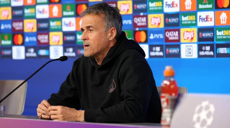 28.01.2025 Stuttgart , Champions League Fußball VfB Stuttgart vs. Paris St. Germain, Paris St. Germain PK, Trainer Luis Enrique Gemäß den Vorgaben der DFL Deutschen Fuï¬‚ball Liga ist es untersagt, in dem Stadion und oder vom Spiel angefertigte Fotoaufnahmen in Form von Sequenzbildern und oder videoähnlichen Fotostrecken zu verwerten bzw. verwerten zu lassen.