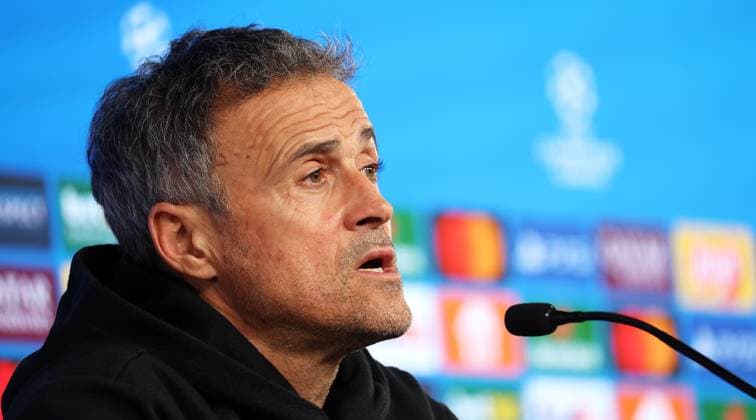 28.01.2025 Stuttgart , Champions League Fußball VfB Stuttgart vs. Paris St. Germain, Paris St. Germain PK, Trainer Luis Enrique Gemäß den Vorgaben der DFL Deutschen Fuï¬‚ball Liga ist es untersagt, in dem Stadion und oder vom Spiel angefertigte Fotoaufnahmen in Form von Sequenzbildern und oder videoähnlichen Fotostrecken zu verwerten bzw. verwerten zu lassen.