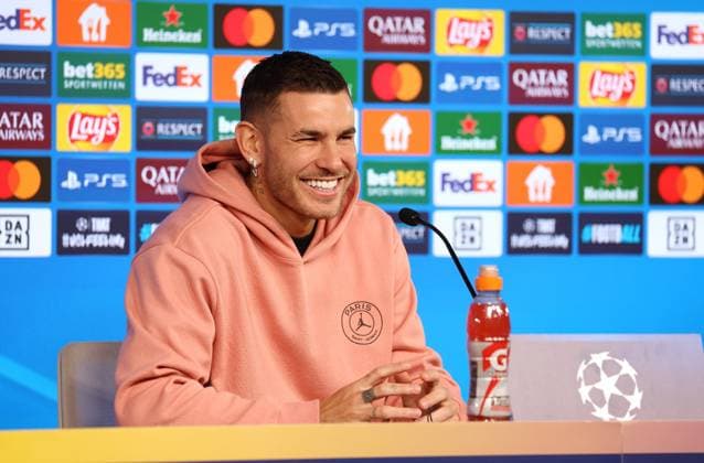28.01.2025 Stuttgart , Champions League Fußball VfB Stuttgart vs. Paris St. Germain, Paris St. Germain PK, Lucas Hernandez Gemäß den Vorgaben der DFL Deutschen Fuï¬‚ball Liga ist es untersagt, in dem Stadion und oder vom Spiel angefertigte Fotoaufnahmen in Form von Sequenzbildern und oder videoähnlichen Fotostrecken zu verwerten bzw. verwerten zu lassen.
