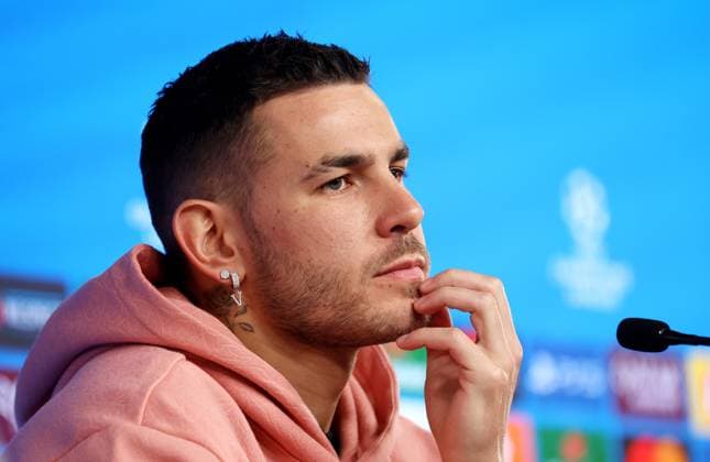 28.01.2025 Stuttgart , Champions League Fußball VfB Stuttgart vs. Paris St. Germain, Paris St. Germain PK, Lucas Hernandez Gemäß den Vorgaben der DFL Deutschen Fuï¬‚ball Liga ist es untersagt, in dem Stadion und oder vom Spiel angefertigte Fotoaufnahmen in Form von Sequenzbildern und oder videoähnlichen Fotostrecken zu verwerten bzw. verwerten zu lassen.
