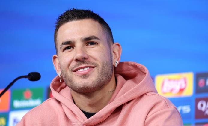 28.01.2025 Stuttgart , Champions League Fußball VfB Stuttgart vs. Paris St. Germain, Paris St. Germain PK, Lucas Hernandez Gemäß den Vorgaben der DFL Deutschen Fuï¬‚ball Liga ist es untersagt, in dem Stadion und oder vom Spiel angefertigte Fotoaufnahmen in Form von Sequenzbildern und oder videoähnlichen Fotostrecken zu verwerten bzw. verwerten zu lassen.