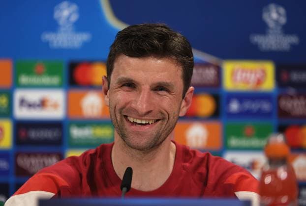 München, Deutschland, 28. Januar 2025: Fussball, Herren, Champions League, Saison 2024 2025, FC Bayern München, Internationale Pressekonferenz Thomas Müller, Mueller (FC Bayern München) auf der Pressekonferenz, Kopf, Portrait, lachen, lachend, lächeln, grinsen