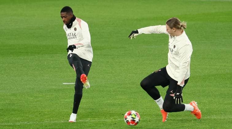 28.01.2025 Stuttgart , Champions League Fußball VfB Stuttgart vs. Paris St. Germain, Paris St. Germain Abschlusstraining, v.l. Ousmane Dembele, Matvey Safonov Gemäß den Vorgaben der DFL Deutschen Fuï¬‚ball Liga ist es untersagt, in dem Stadion und oder vom Spiel angefertigte Fotoaufnahmen in Form von Sequenzbildern und oder videoähnlichen Fotostrecken zu verwerten bzw. verwerten zu lassen.