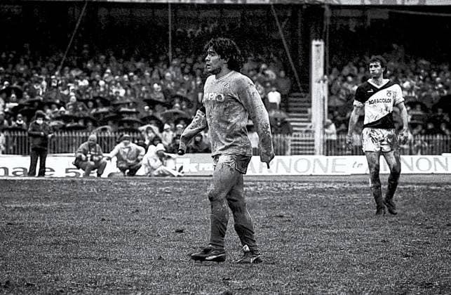 Archivbilder der Woche SPORT KW05 Soccer - Italian Serie A - Napoli S.S.C vs Udinese Calcio S.p.A. NAPLES, ITALY - JANUARY 6: Diego Armando Maradona, Napoli, S.S.C during a Serie A match between Napoli S.S.C vs Udinese Calcio S.p.A. at San Paolo Stadium on January 6, 1985 in Naples, Italy. Naples Italy Copyright: xStefanoxMontesix